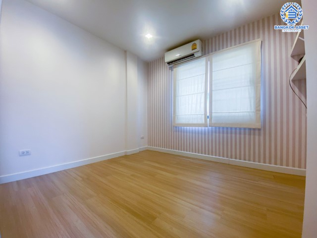 *****ทาวน์โฮมมือสองทำเลโชคชัย 4 กรุงเทพมหานคร ม. Cozy by BNTD โชคชัย 4 #หลังมุม เนื้อที่กว้างขวางถึง 28.1 ตร.ว. ฟังก์ชัน 3 ห้องนอน 3 ห้องน้ำ 2 ที่จอดรถ บนทำเลดี เดินทางสะดวกมาก พร้อมเชื่อมต่อหลายเส้นทาง ใกล้ทางด่วน "รามอินทรา"